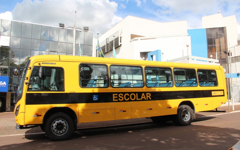 Prefeitura adquire novo ônibus para transporte escolar